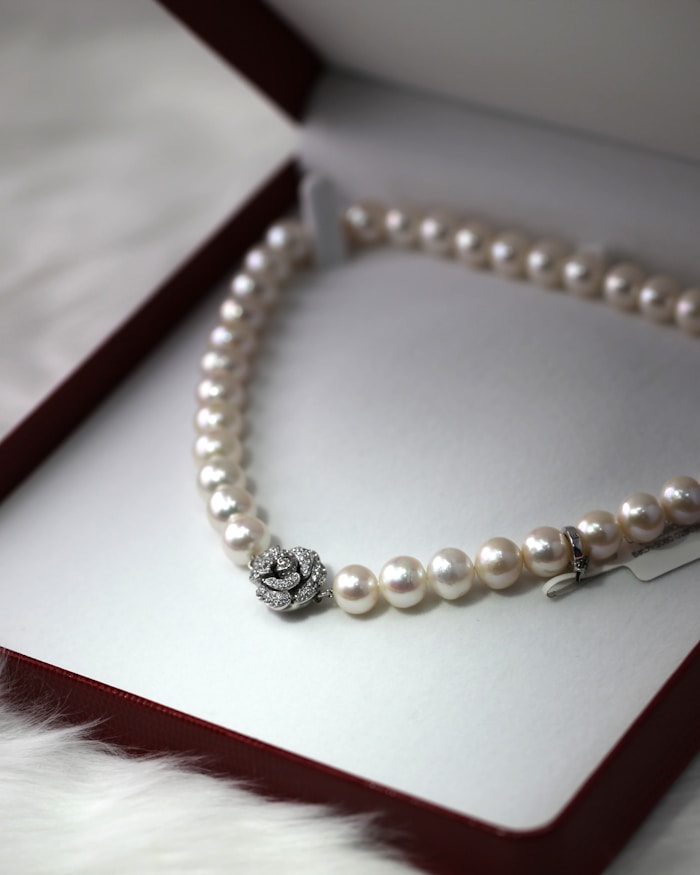 Gold jewellery craftsmanship at New Anshul Verma Jewellers (Suniyara)